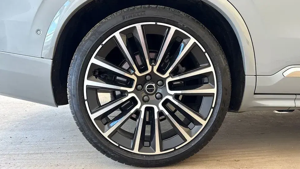 Used Volvo XC90 Ultra 250 HP (183 kW) 2025 Grey SUV