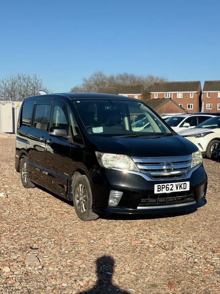 Usado Nissan Serena S 2013 Negro Monovolumen