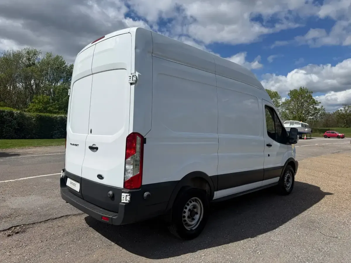 Second-hand Ford Transit 130 CP (95 kW) 2018 Alb Van