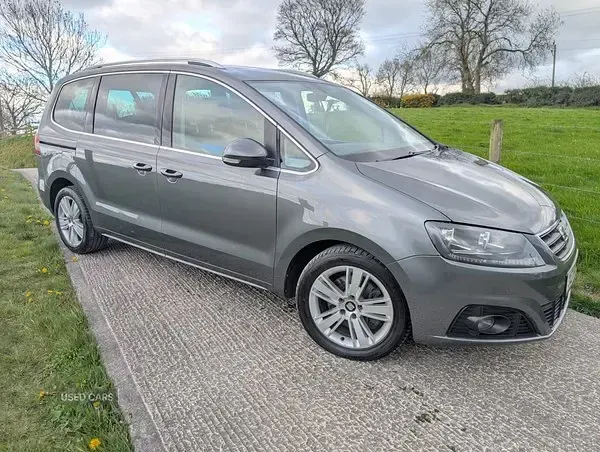 Usado Seat Alhambra Ecomotive 150 CV (110 kW) 2015 Gris Monovolumen