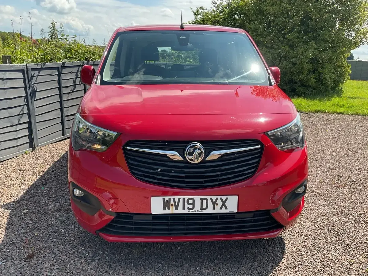 Used Vauxhall Combo S 110 HP (80 kW) 2019 Red MPV