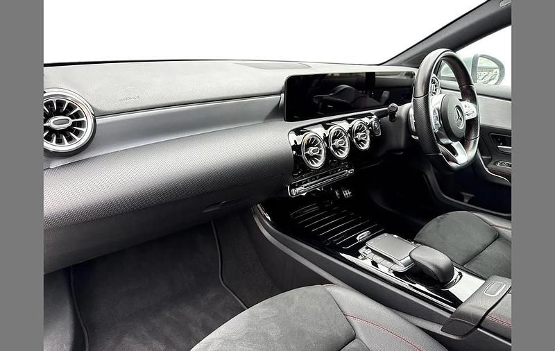 Usado Mercedes A250 AMG Line Premium 214 HP (157 kW) 2020 Prateado Sedan