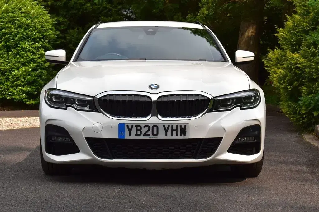 Used BMW 320 M Sport 190 HP (139 kW) 2020 White Estate