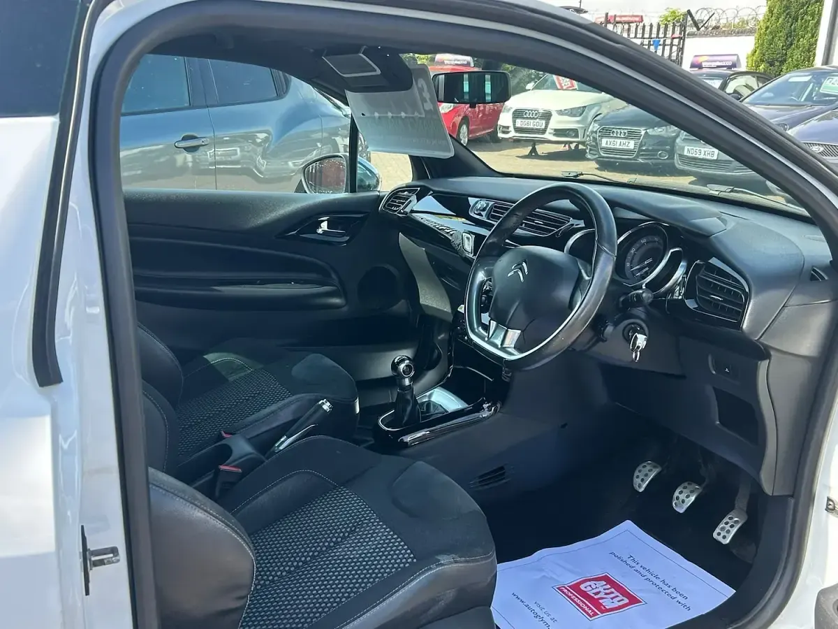 Used Citroën DS3 110 HP (80 kW) 2010 White Hatchback