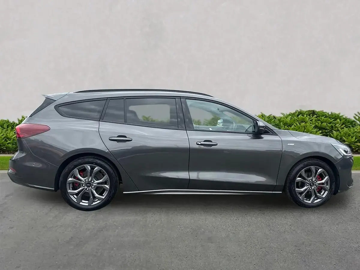 New Ford Focus ST-Line 2026 Grey Estate