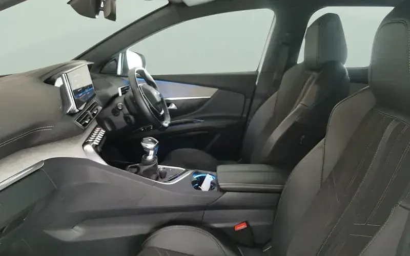 Usado Peugeot 5008 GTi 131 HP (96 kW) 2021 Branco SUV