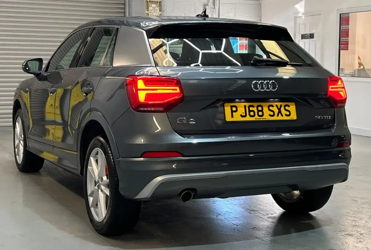 Usado Audi Q2 S-Line 116 CV (85 kW) 2018 Gris SUV