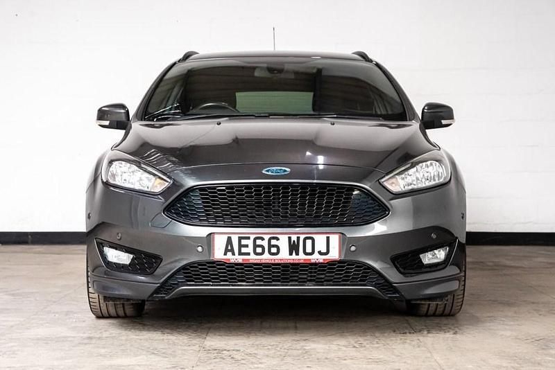 Used Ford Focus ST-Line 125 HP (91 kW) 2016 Grey Estate