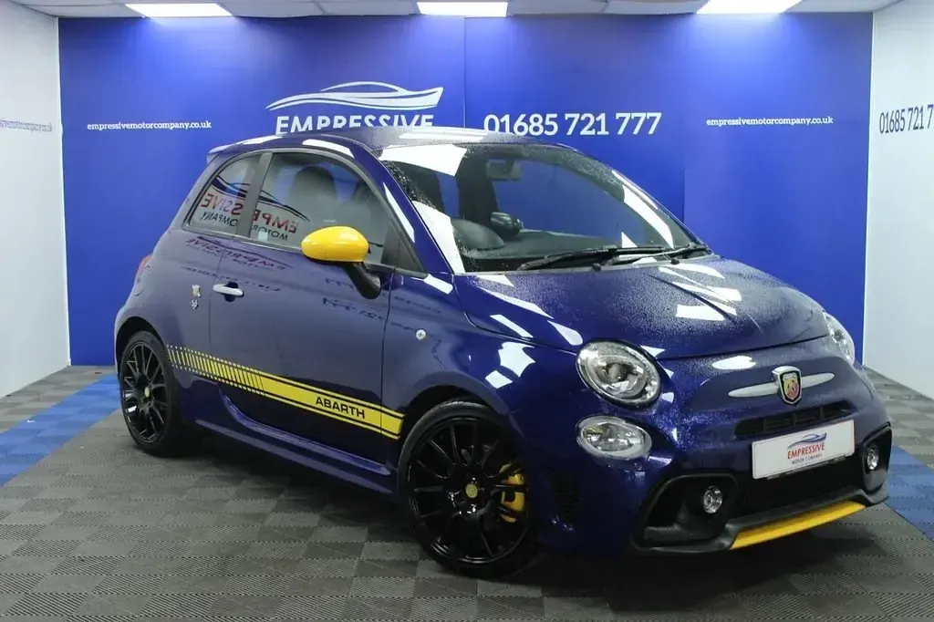 Begagnad Abarth 595 70th Anniversary 165 HK (121 kW) 2021 Blå Halvkombi