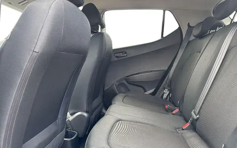 Used Hyundai i10 100 HP (73 kW) 2019 White Hatchback