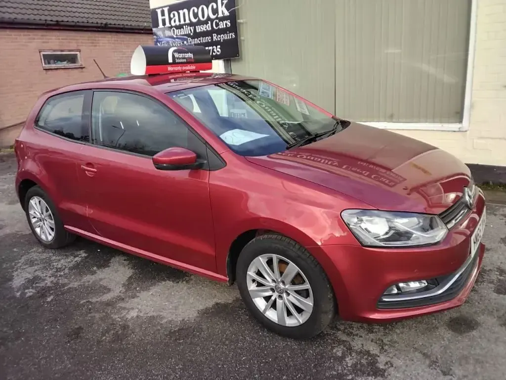 Used VW Polo SE 60 HP (44 kW) 2015 Red Hatchback