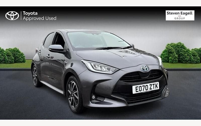 Used 2025 Toyota Yaris Hybrid Design Hatchback | £15,911 (Super price) - Image 1/3