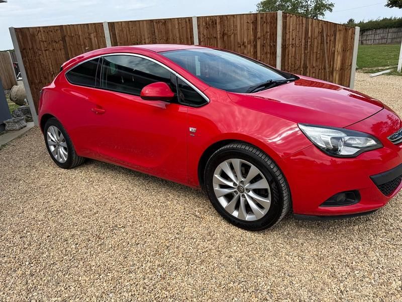 Red Used 2012 Vauxhall Astra GTC SRi Hatchback | £2,795 (Fair price) - Image 1/4