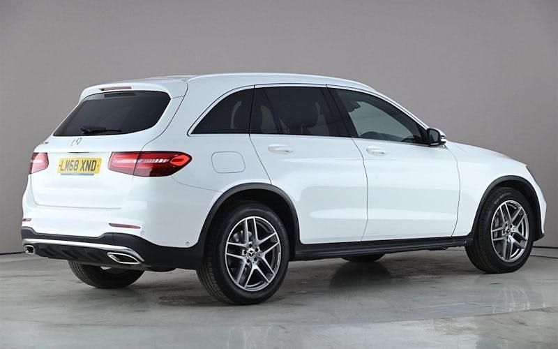 Usado Mercedes GLC250 AMG line 211 HP (155 kW) 2018 Branco Carrinha
