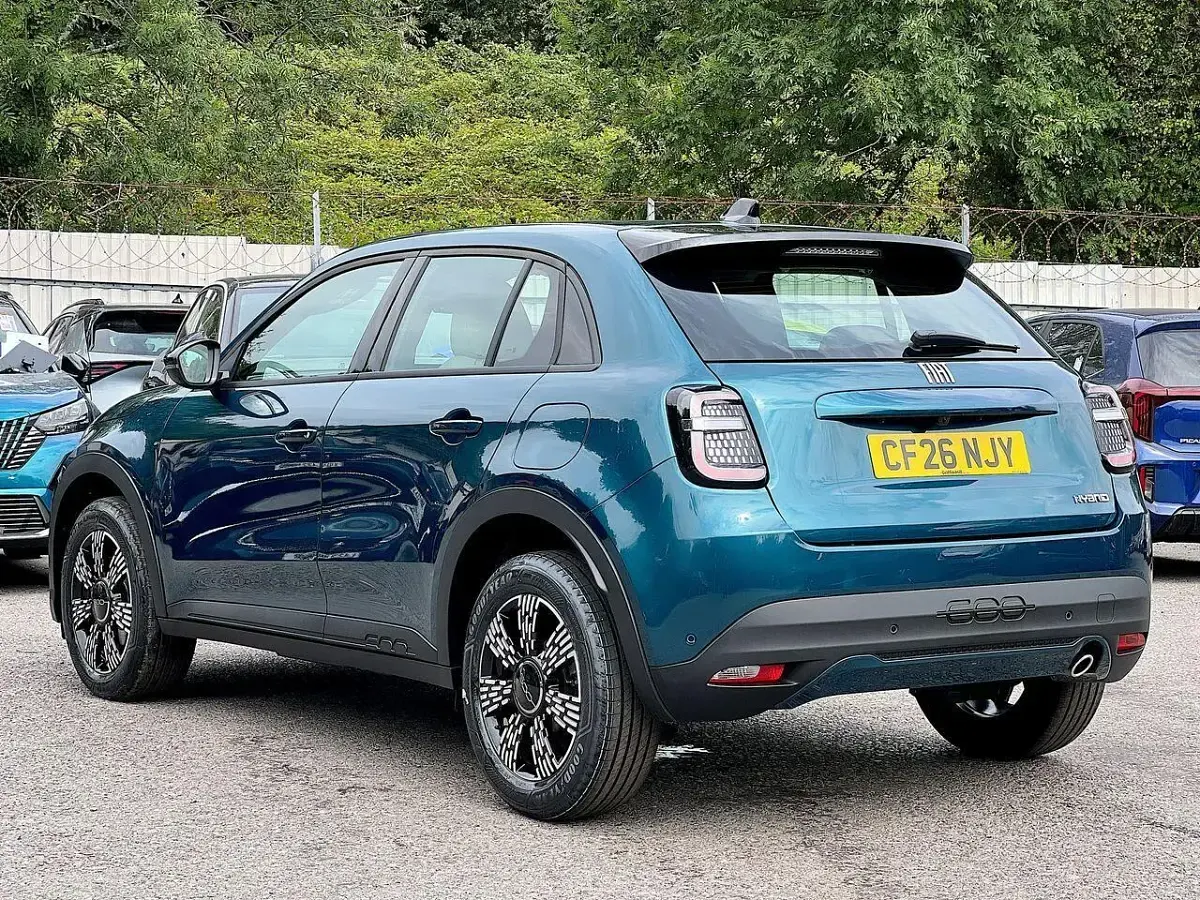 New Fiat 600 Icon 99 HP (72 kW) 2026 Green SUV