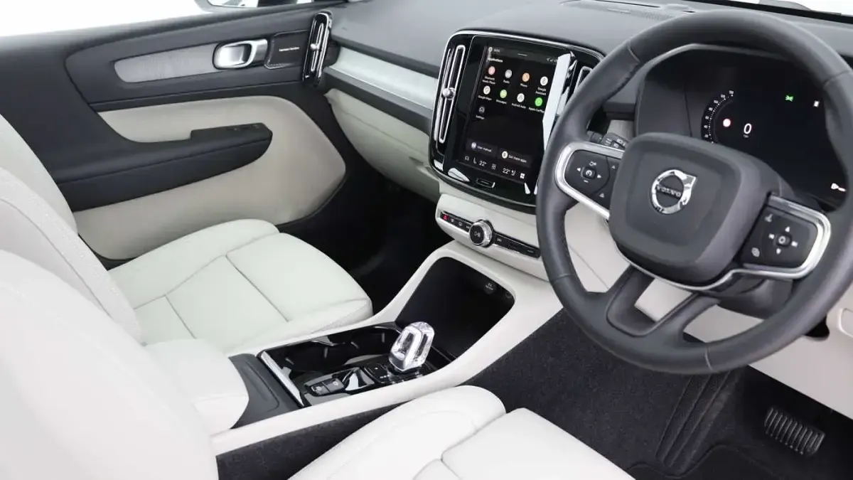 New Volvo XC40 Ultra 163 HP (119 kW) 2027 SUV