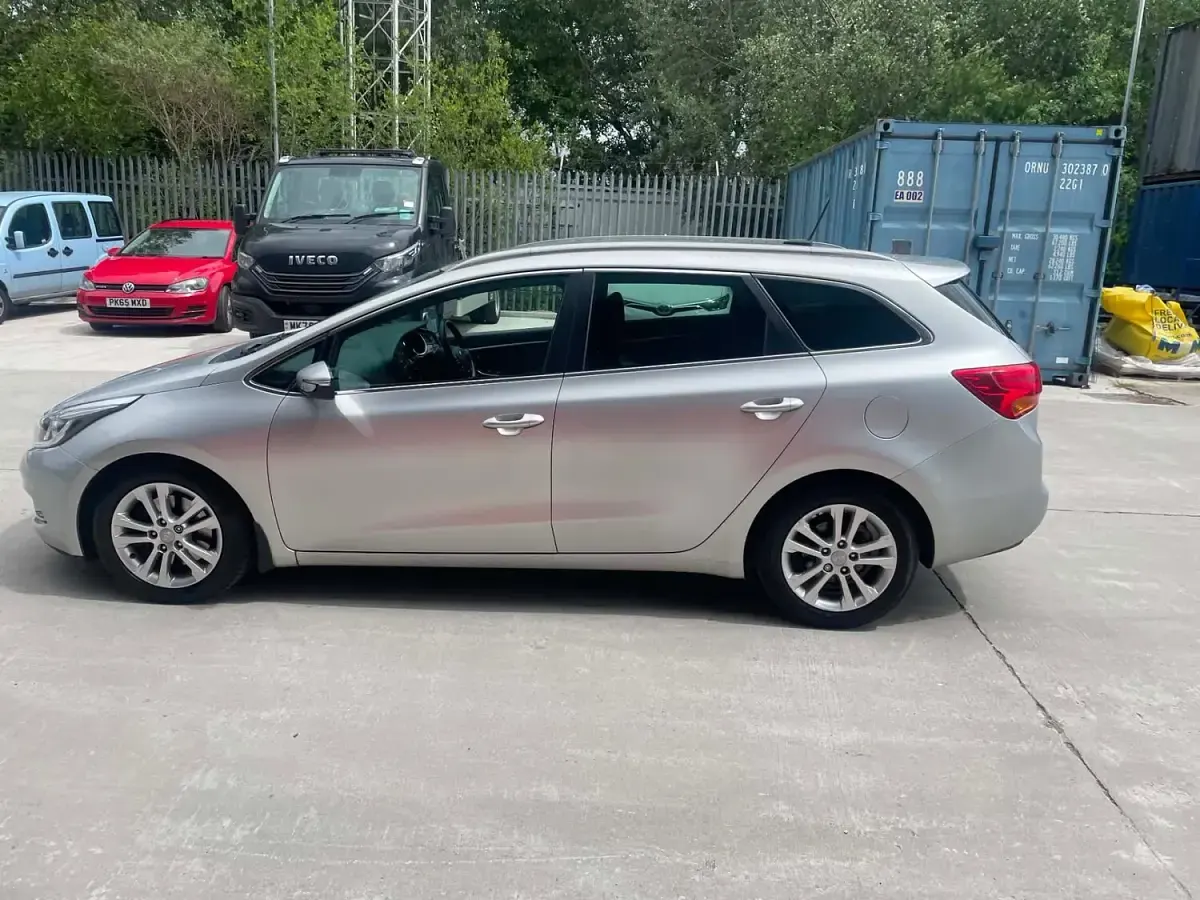 Used Kia Ceed 128 HP (94 kW) 2013 Silver Hatchback