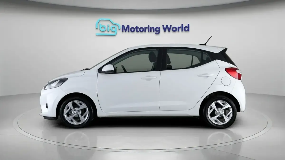 Used Hyundai i10 SE 67 HP (49 kW) 2020 White Hatchback