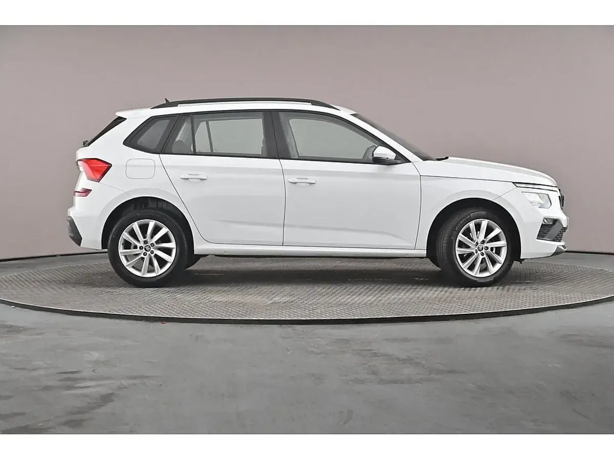 Used Skoda Kamiq SE 94 HP (69 kW) 2025 Moon white metallic SUV