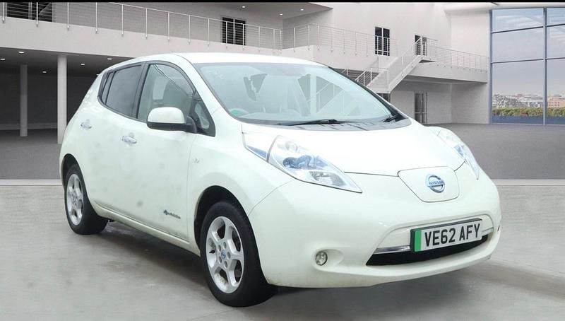 Used Nissan Leaf 80 kW (109 HP) 2012 White Hatchback