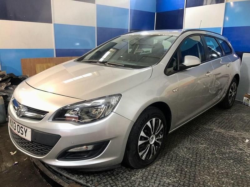 Used Vauxhall Astra 115 HP (84 kW) 2013 Silver Estate