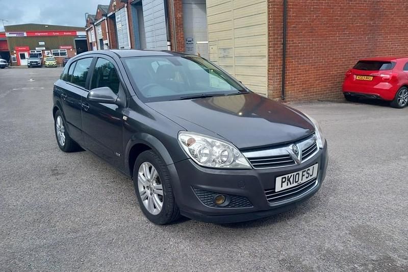 Used Vauxhall Astra Design Edition 115 HP (84 kW) 2010 Hatchback