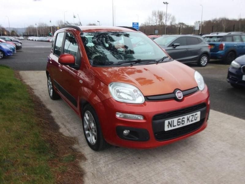 Used Fiat Panda Lounge 69 HP (50 kW) 2016 Red Hatchback