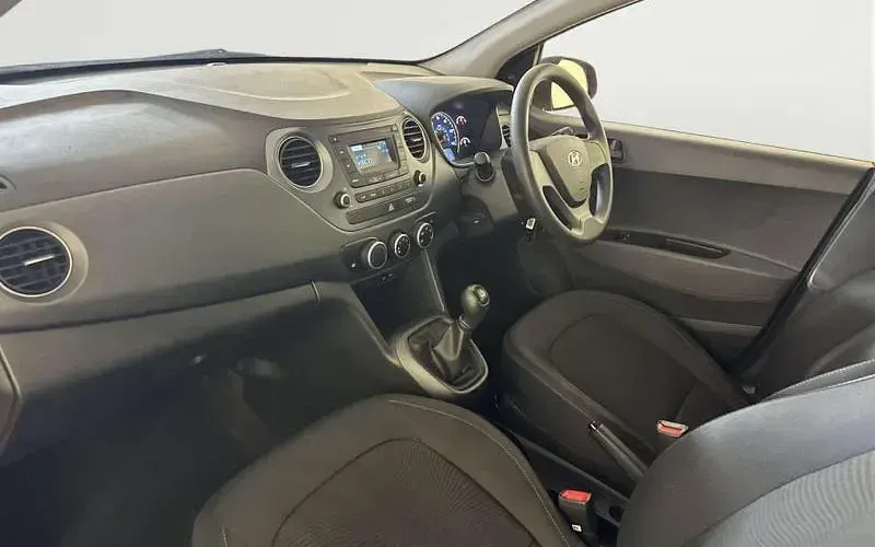 Used Hyundai i10 67 HP (49 kW) 2018 Red Hatchback