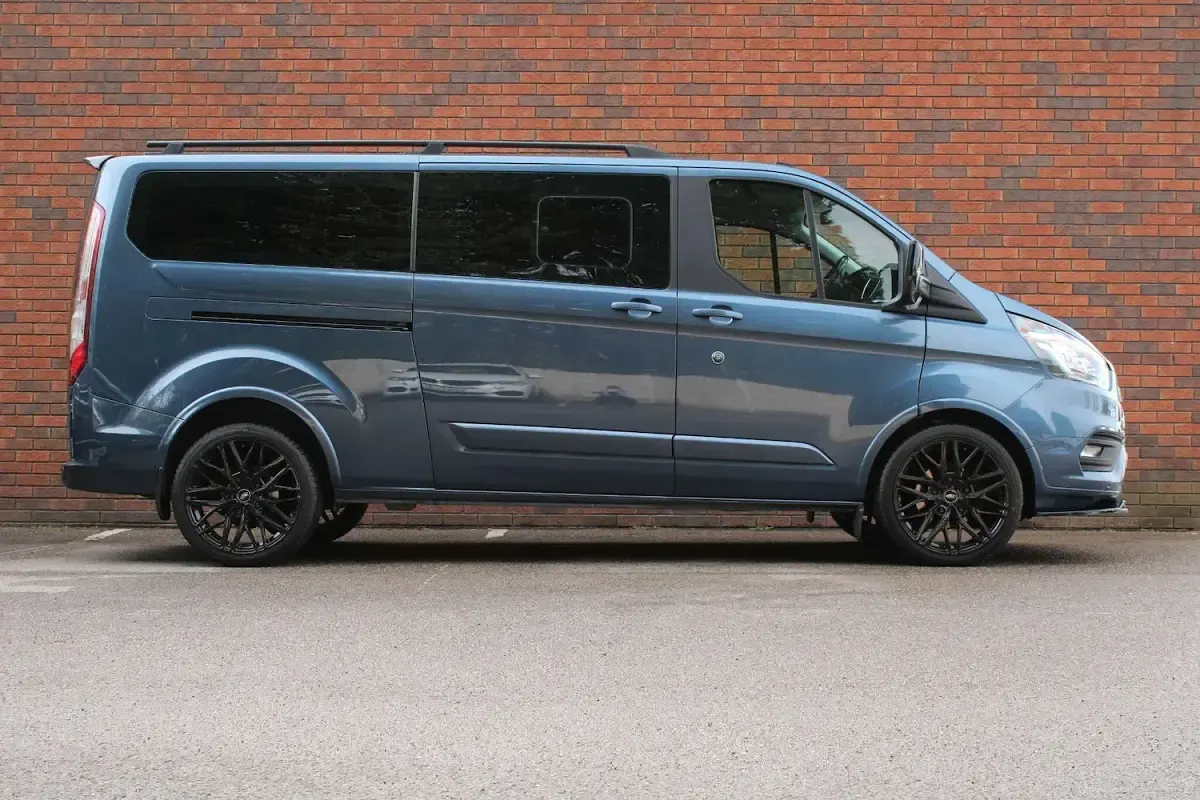 Used Ford Tourneo Titanium 130 HP (95 kW) 2022 Blue MPV