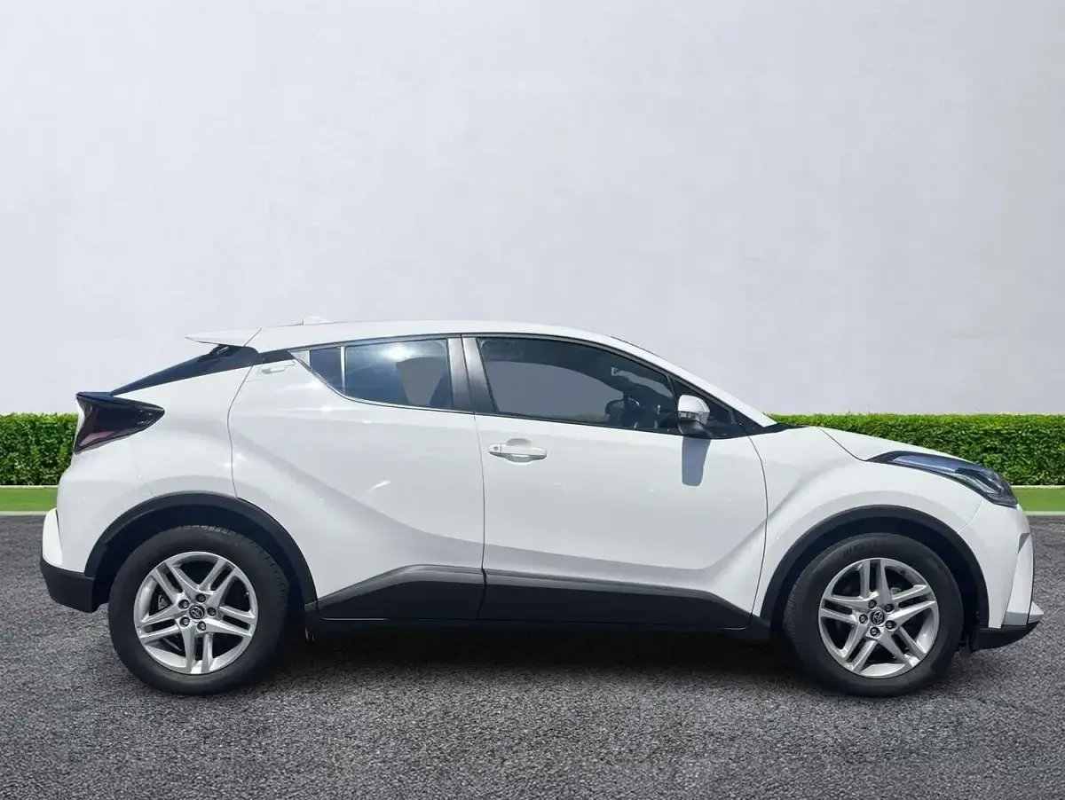 Used Toyota C-HR 2023 White SUV
