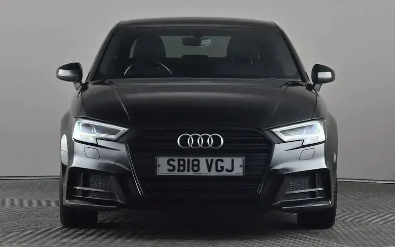 Usado Audi A3 Black Edition 150 HP (110 kW) 2018 Preto Sedan