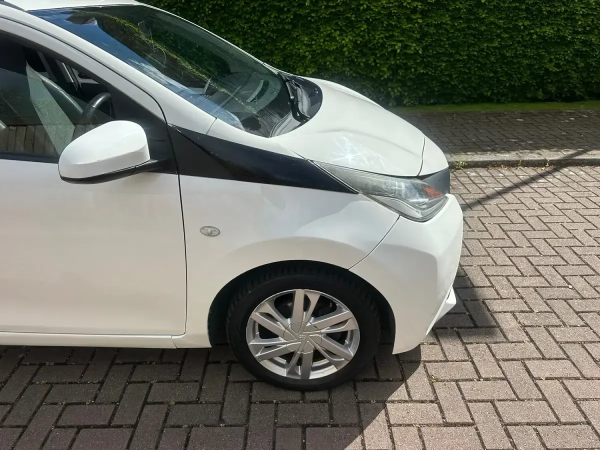 Used Toyota Aygo x-press 69 HP (50 kW) 2015 White Hatchback
