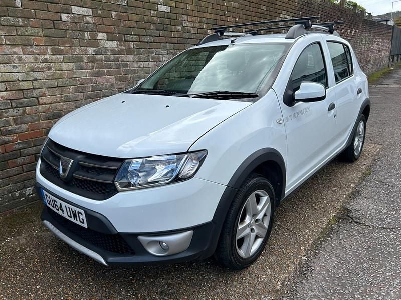 Used Dacia Sandero Lauréate 2014 White Hatchback