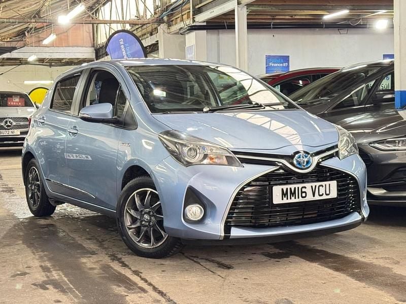 Used Toyota Yaris Hybrid 101 HP (74 kW) 2016 Blue Hatchback