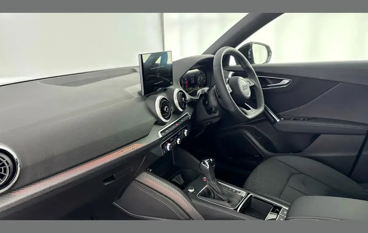 Usado Audi SQ2 Black Edition 300 CV (220 kW) 2026 Gris SUV
