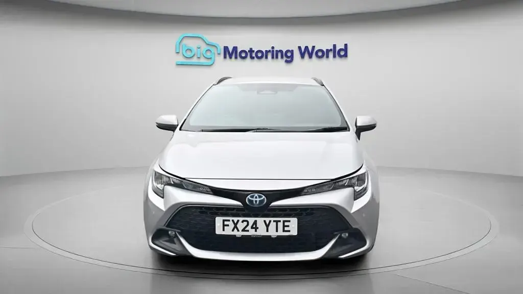 Used Toyota Corolla 140 HP (102 kW) 2024 Silver Estate