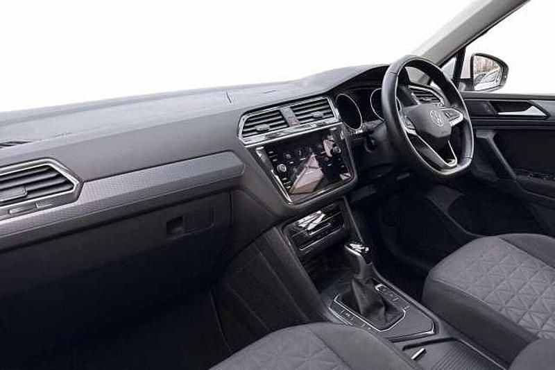 Używany VW Tiguan Life 150 KM (110 kW) 2022 Biały SUV