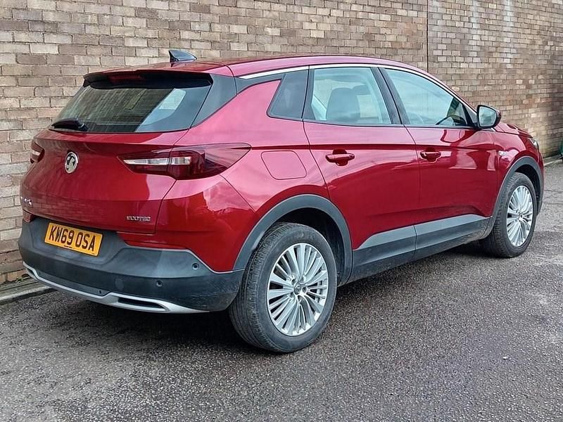 Used Vauxhall Grandland X Business Edition 130 HP (95 kW) 2019 Red SUV