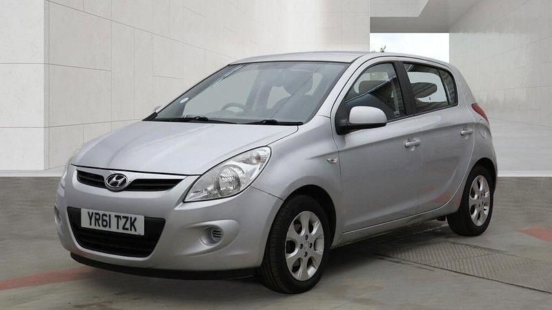 Used Hyundai i20 Comfort 77 HP (56 kW) 2011 Silver Hatchback