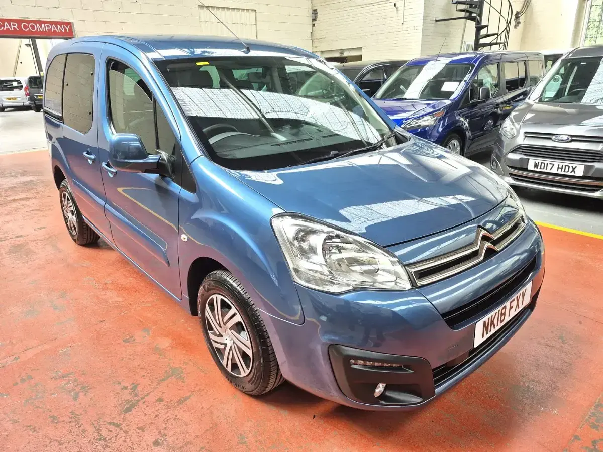 Used Citroën Berlingo Feel 100 HP (73 kW) 2018 Blue MPV