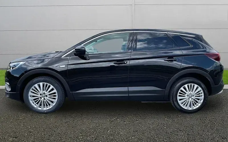 Used Vauxhall Grandland X Sport 131 HP (96 kW) 2018 Black SUV