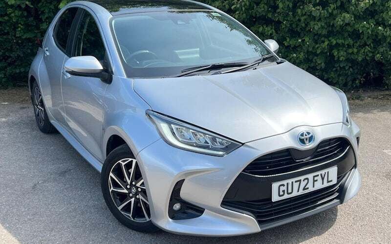 Used 2025 Toyota Yaris Hybrid Design Hatchback | £17,999 (Good price) - Image 1/4