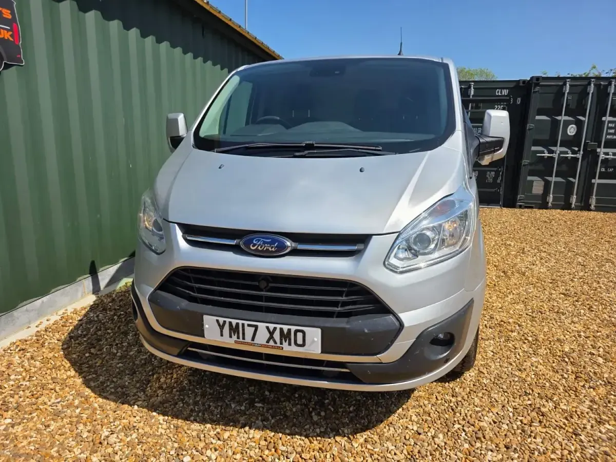 Usado Ford Transit Custom Limited 130 HP (95 kW) 2017 Prateado Van