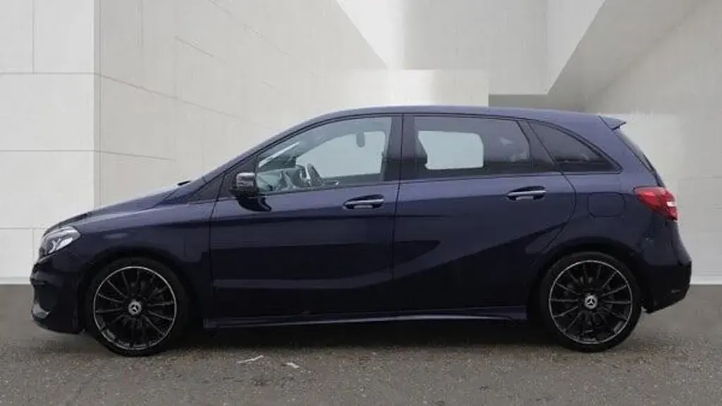 Used Mercedes B200 AMG line 2017 Blue Hatchback