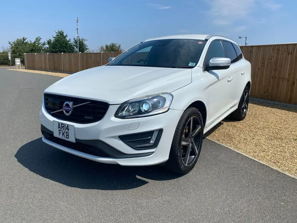 Used Volvo XC60 R-Design 245 HP (180 kW) 2014 White SUV