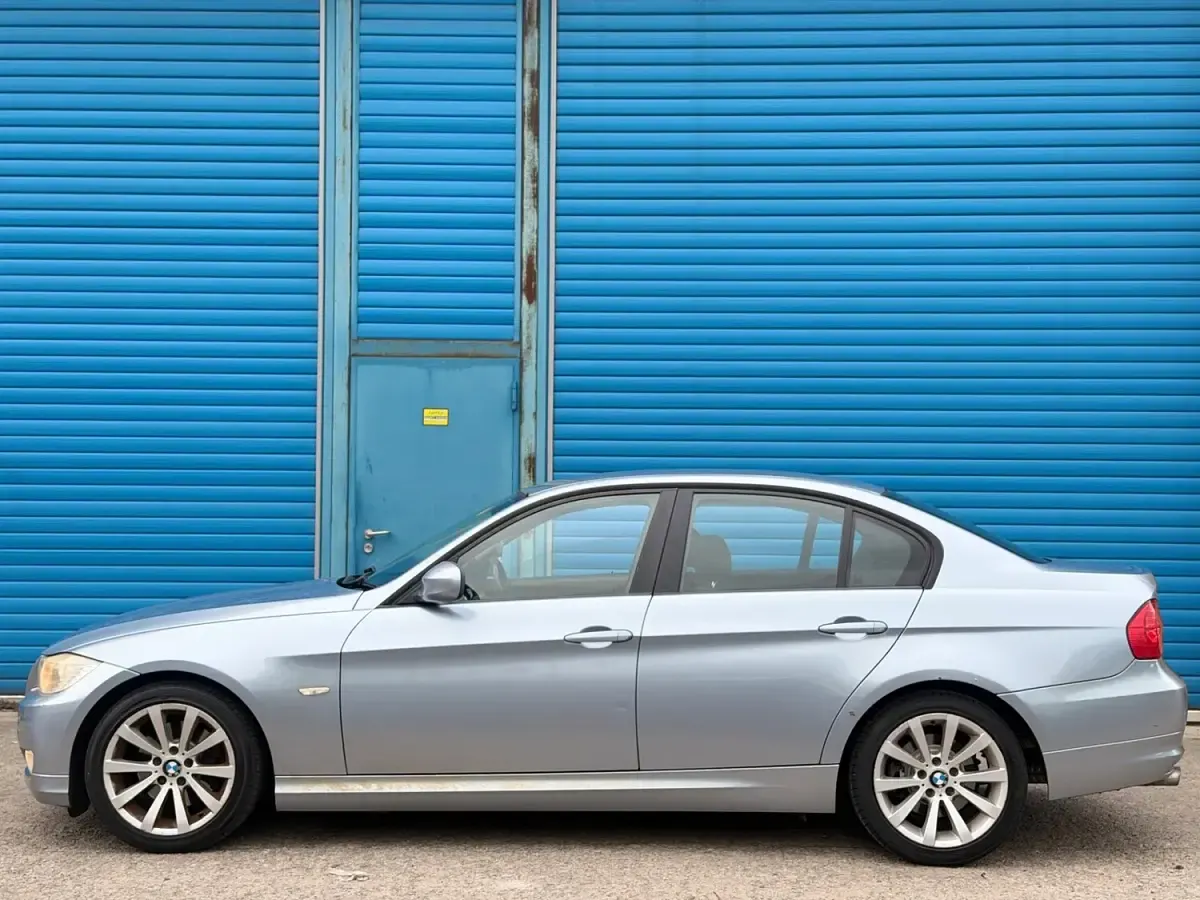 Used BMW 320 Impressive 177 HP (130 kW) 2009 Blue Sedan