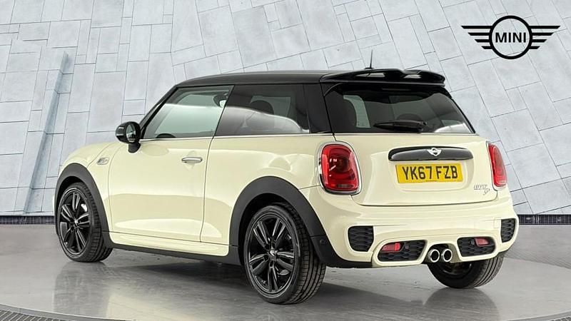 Used Mini Cooper SD Hatch 168 HP (123 kW) 2018 White Hatchback