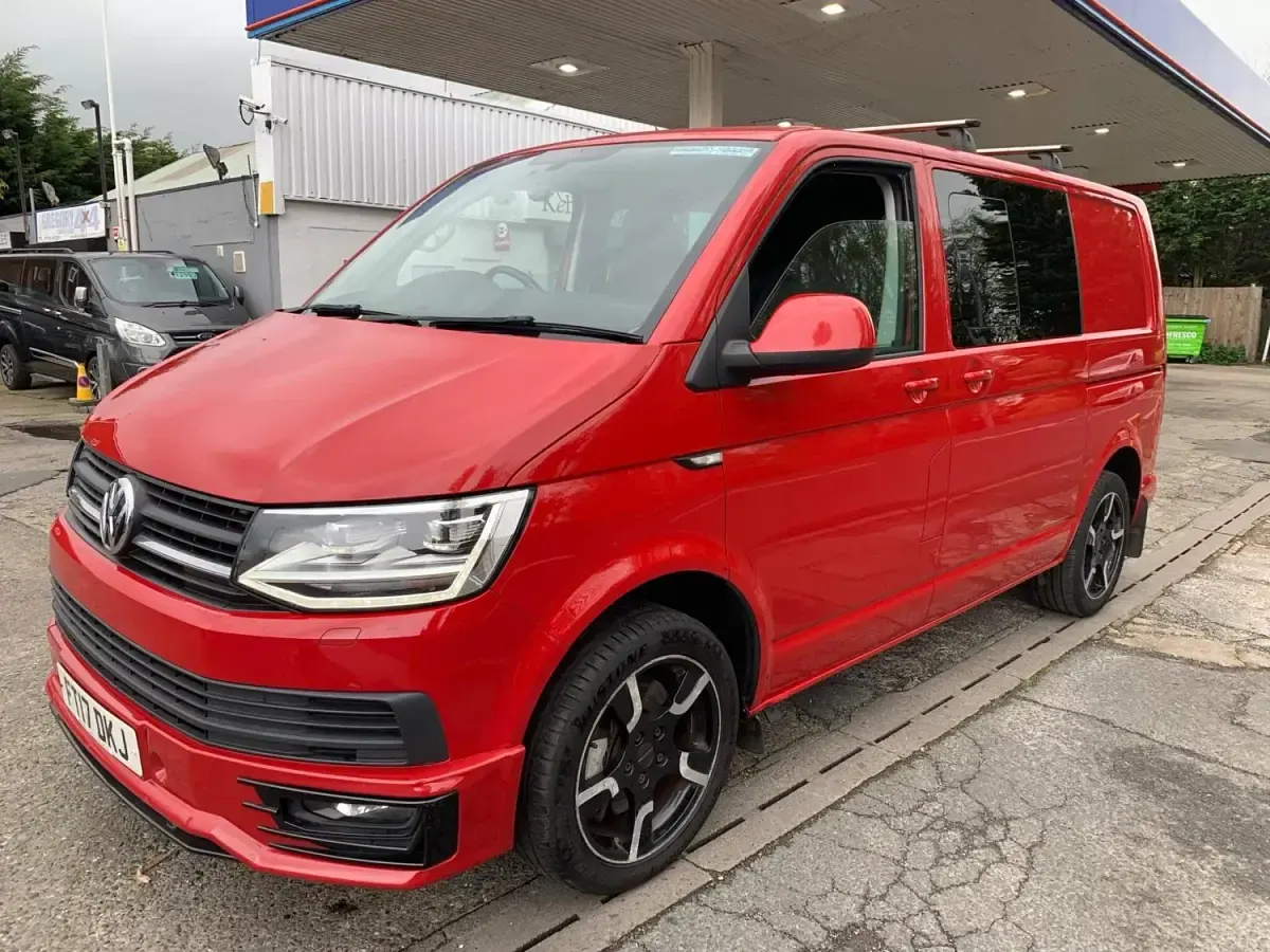 Second-hand VW Transporter Highline 204 CP (150 kW) 2017 Roșu Van