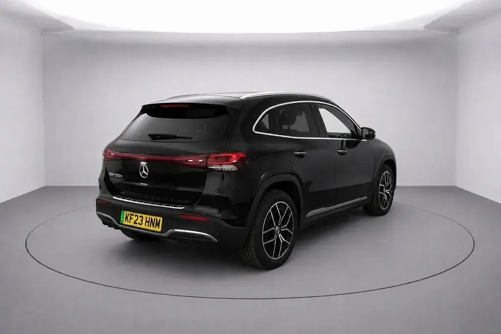 Begagnad Mercedes EQA250+ AMG line 139 kW (190 HK) 2023 Svart SUV