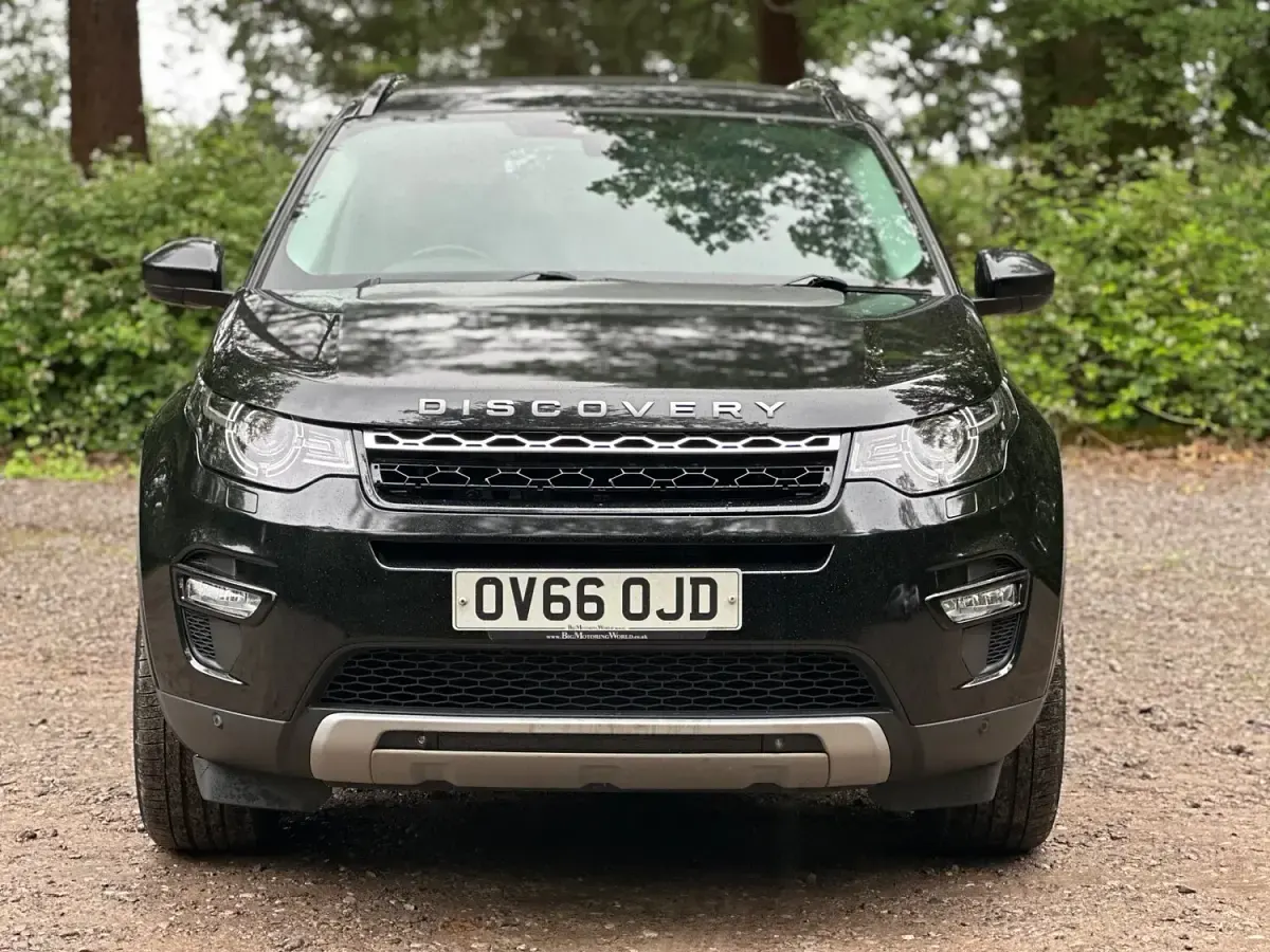 Used Land Rover Discovery Sport HSE 180 HP (132 kW) 2016 Black SUV